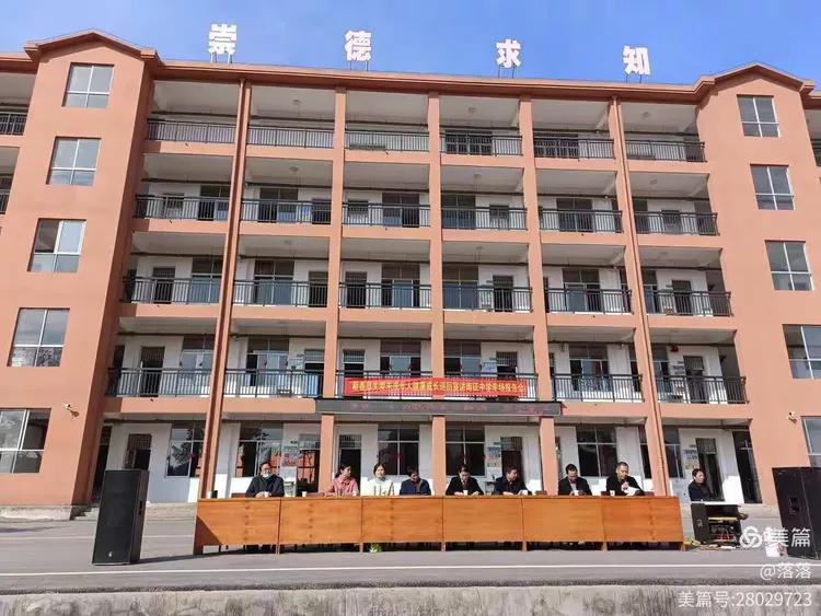 12月3日下午,蕲春县关爱未成年人健康成长巡回宣讲团走进南征中学,为